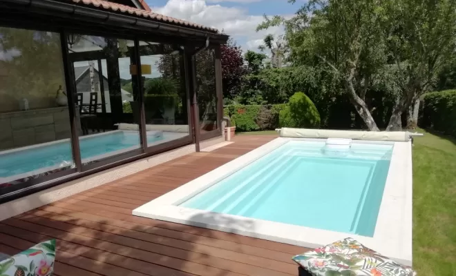 Installation d'une mini-piscine coque polyester à Puy-Guillaume, Clermont-Ferrand, Acti-Commerce